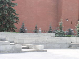 Некрополь в стенах кремля